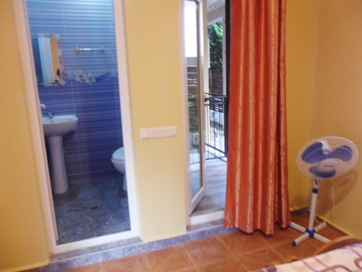 Guest House Nika Kobuleti Exterior foto
